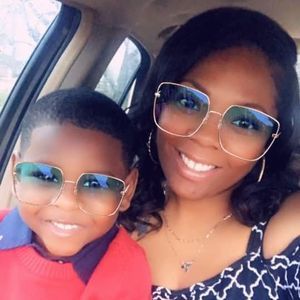 Meet your Posher, Whitney